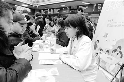 蘭州大學(xué)第一醫(yī)院舉行“新年！新高度！”兒童保健義診活動(dòng)