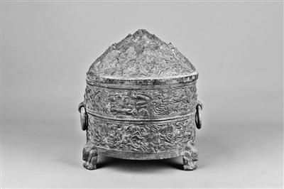 平?jīng)霾┥缴w神獸紋銅樽，東漢人向往過(guò)上神仙生活的印跡