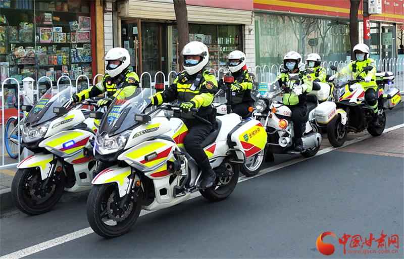助力復(fù)工復(fù)產(chǎn) 蘭州交警多舉措筑牢交通安全防線(xiàn)（組圖）