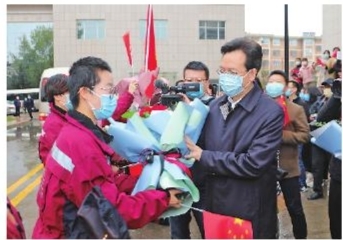 慶陽(yáng)市第二、三批支援湖北醫(yī)療隊(duì)12名隊(duì)員凱旋