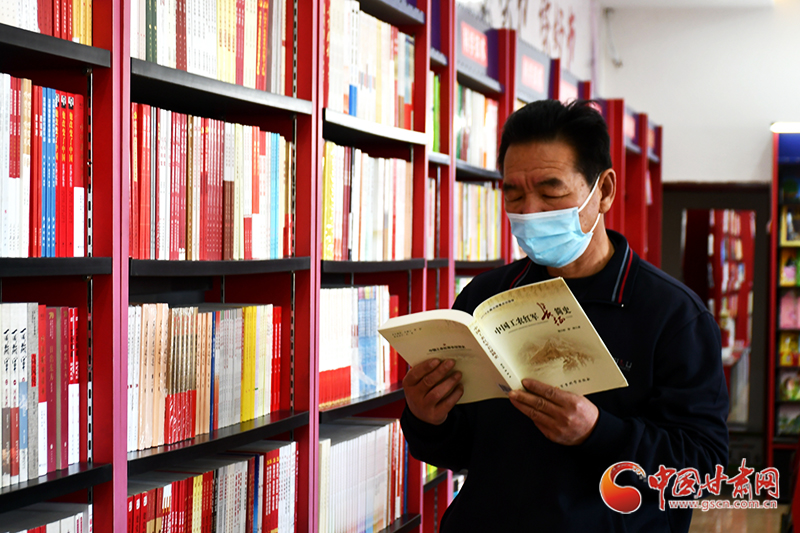 世界讀書(shū)日丨甘肅瓜州：線(xiàn)上線(xiàn)下聯(lián)動(dòng) 助推全民閱讀（圖）