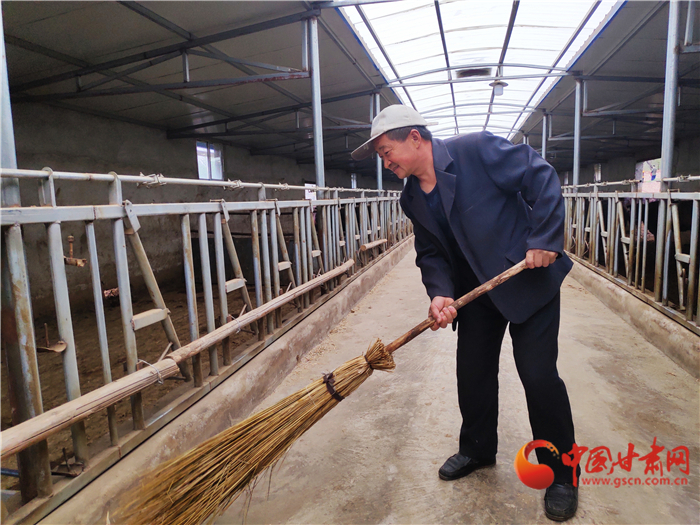 【甘肅省決戰(zhàn)決勝脫貧攻堅】脫貧戶李明堂：脫貧也光榮 幸?？侩p手