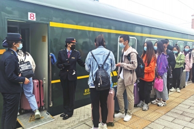 點對點復(fù)學(xué)專列從隴南開出