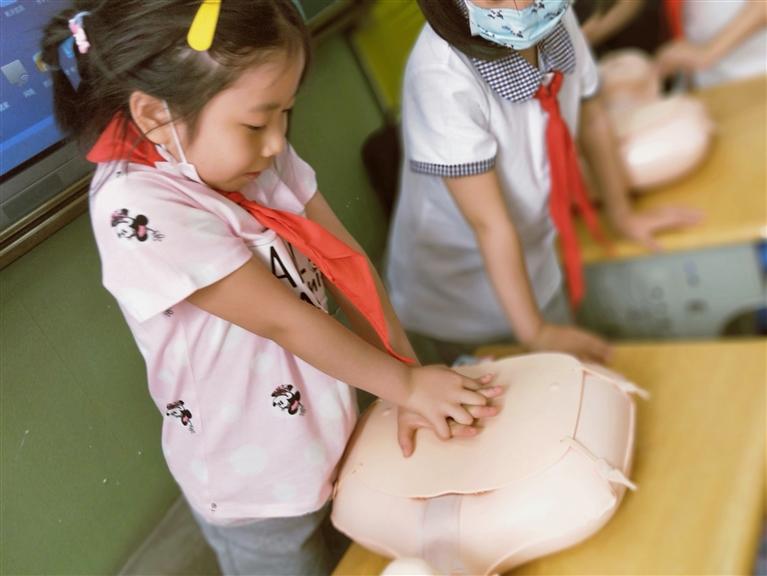 蘭州：心肺復(fù)蘇急救法走進小學(xué)課堂