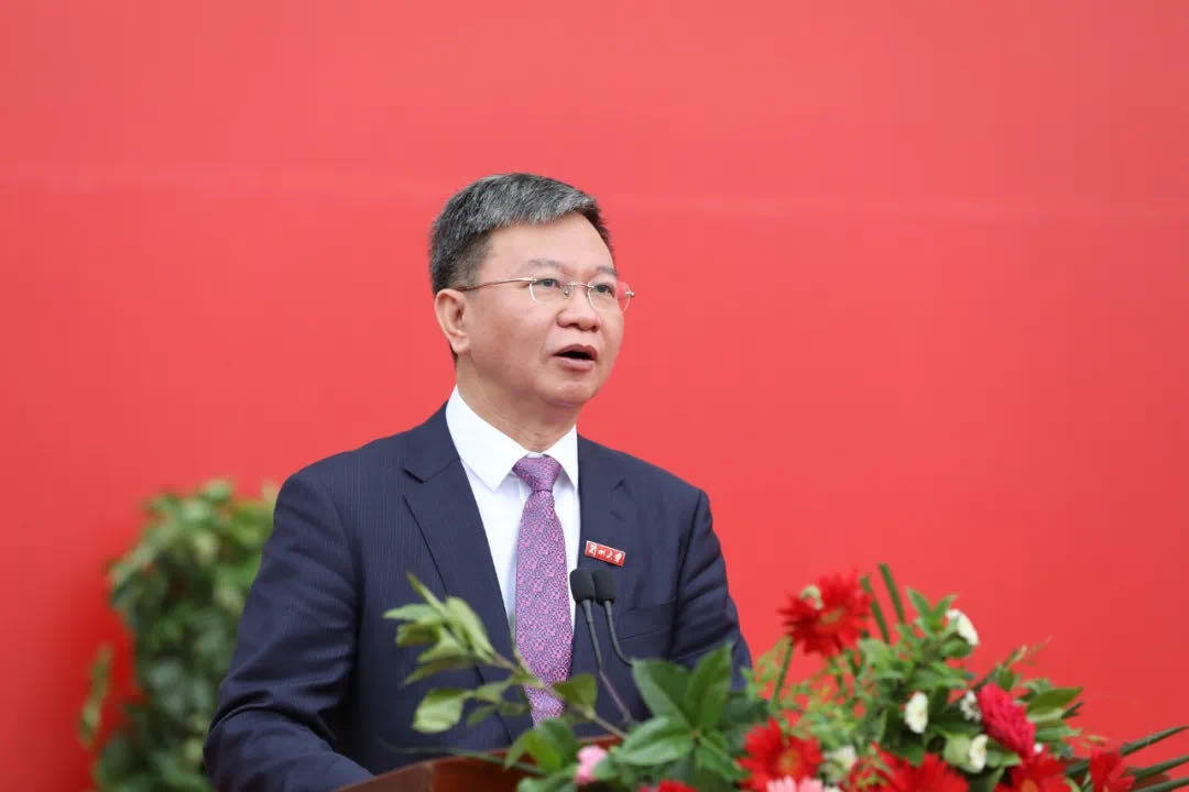 蘭州大學(xué)校長(zhǎng)嚴(yán)純?nèi)A寄語(yǔ)2020屆本科畢業(yè)生：做敢擔(dān)當(dāng)、能擔(dān)當(dāng)、有擔(dān)當(dāng)?shù)娜?>
        </a><em>蘭州大學(xué)校長(zhǎng)嚴(yán)純?nèi)A寄語(yǔ)2020屆本科畢業(yè)生：做敢擔(dān)當(dāng)、能擔(dān)當(dāng)、有擔(dān)當(dāng)?shù)娜?/em></li>
    <li><a  target=