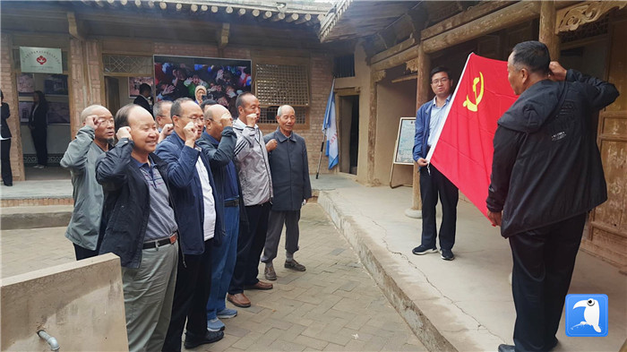 7月1日，臨夏州紀(jì)委監(jiān)委機(jī)關(guān)黨總支組織退休黨支部部分黨員前往東鄉(xiāng)縣布楞溝村史館，開展主題黨日活動(dòng)。_副本.jpg