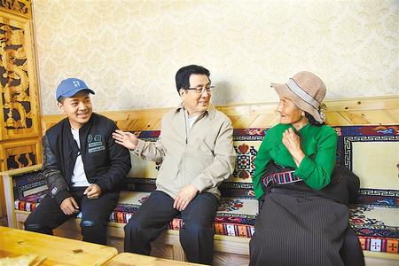 林鐸在甘南州調研指導工作時強調 鞏固提升脫貧成果 用心守護綠水青山 讓藏區(qū)群眾過上更加幸福美好的生活