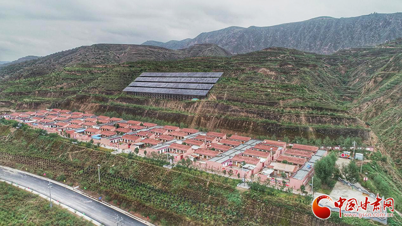 【跟著總書記看甘肅】布楞溝村：水引來了，路修通了，新農(nóng)村建起來了（圖）