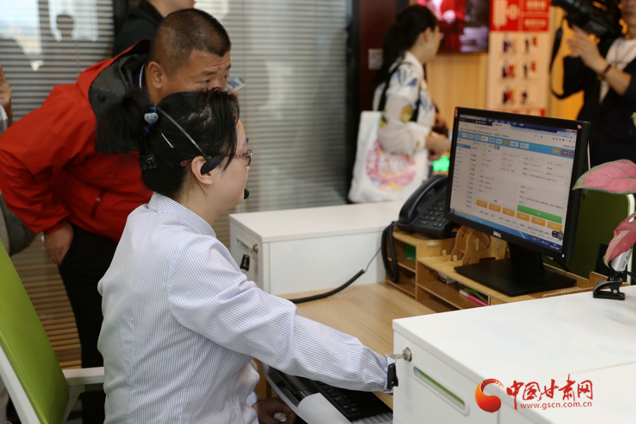 【走向我們的小康生活】蘭州：虛擬養(yǎng)老院托起幸?！跋﹃?yáng)紅”