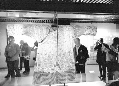 甘肅文化丨嘉慶所賜，被當戲服 永登博物館九龍黃袍的前世今生