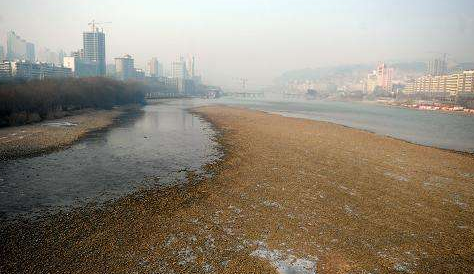 市民：黃河水位大降會不會影響供水？ 水務(wù)部門：枯水期流量偏小屬于正?，F(xiàn)象