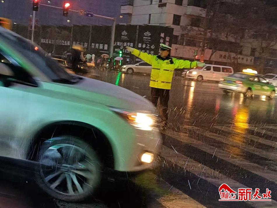 風(fēng)雪襲來，天水最美“警色”在路上！