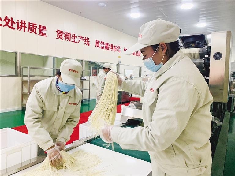 蘭州市規(guī)?；懊鏃l加工項目”投入運營 將配送到市區(qū)280多家直營店