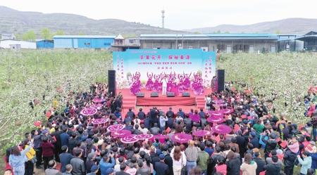 隴南禮縣舉辦“學(xué)黨史·感黨恩·賞花?！むl(xiāng)村游”活動