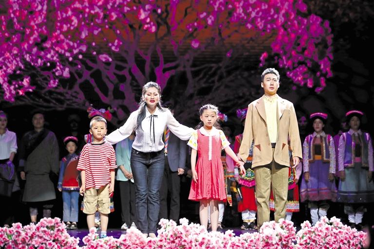 “春綠隴原·建黨百年”百場(chǎng)百部文藝展演 音樂(lè)劇《達(dá)瑪花開》感動(dòng)金城