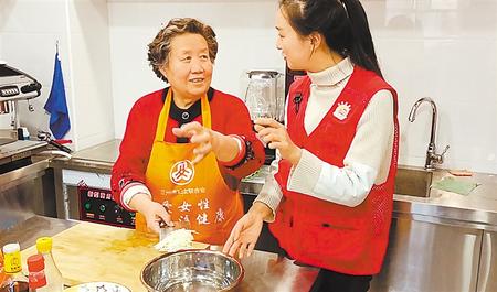 居家養(yǎng)老托起幸?！跋﹃?yáng)紅”——甘肅建設(shè)多元養(yǎng)老服務(wù)體系讓老年人安度晚年