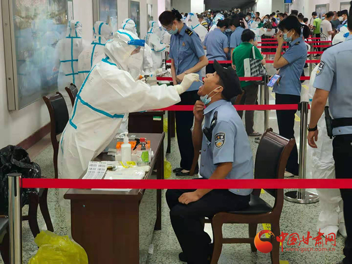 蘭州市城關區(qū)啟動中鐵蘭州局全員核酸檢測工作 每周一次