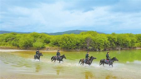 草原騎警，牧民心中的親人——記瑪曲縣公安局草原騎警大隊(duì)