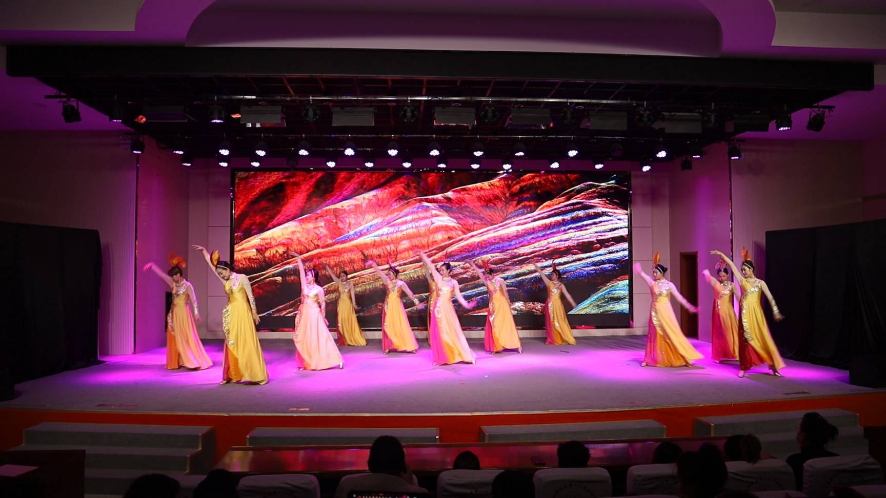 張掖市非遺舞臺(tái)劇《寶卷印象》在武威、金昌等市州上演