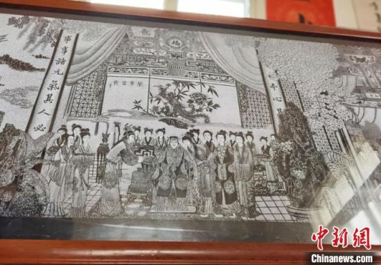 圖為陶世清的影雕作品?！钅?攝