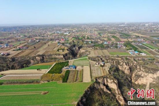 圖為位于甘肅省慶陽市西峰區(qū)境內(nèi)的南佐遺址地貌。(資料圖) 甘肅省文物局供圖