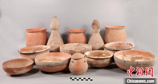 圖為圪垯川遺址出土的器物組合。(資料圖) 甘肅省文物局供圖