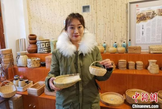 40多種精小玲瓏、純手工制作的新型盛食容器、居家工藝品等，每一件都令人愛不釋手。　馮志軍 攝