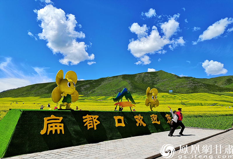 河西走廊張掖扁都口，古絲綢之路要道。王振武 攝