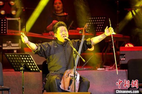 圖為樂隊(duì)主創(chuàng)巴依勒格。(資料圖) 受訪者供圖