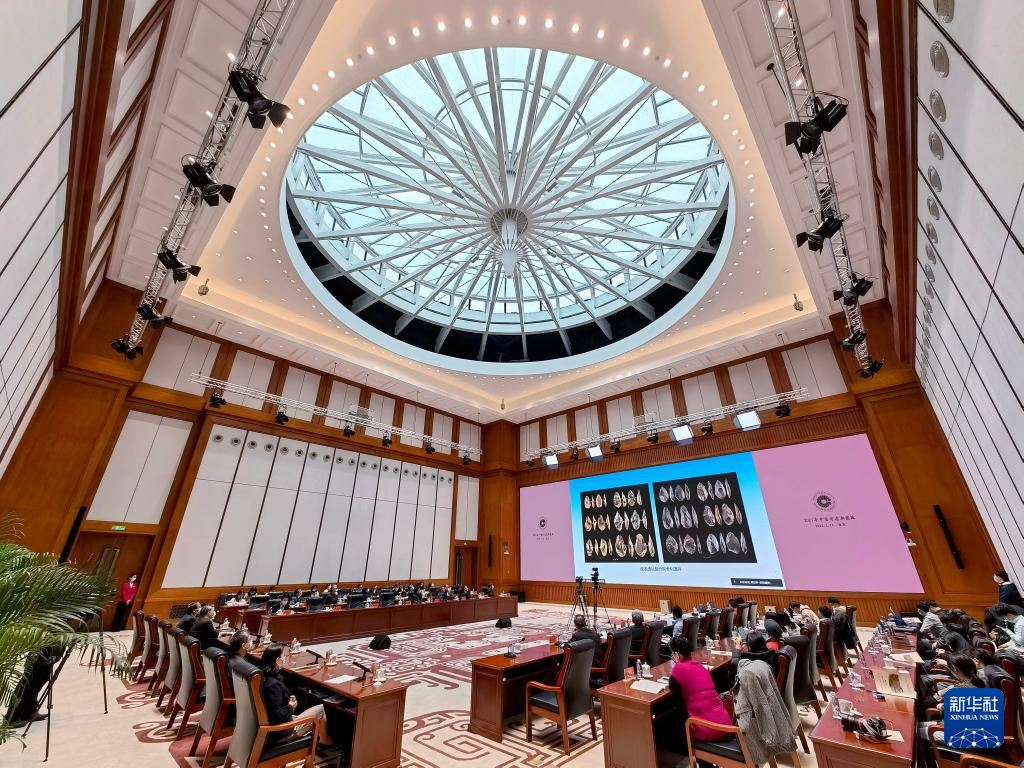 3月18日，“中國社會(huì)科學(xué)院考古學(xué)論壇·2021年中國考古新發(fā)現(xiàn)”進(jìn)行入選項(xiàng)目報(bào)告環(huán)節(jié)（手機(jī)照片）。