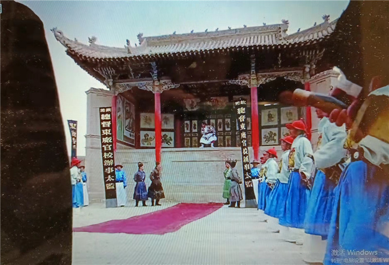 電影《新龍門客?！菲^之關(guān)城清代戲臺特寫