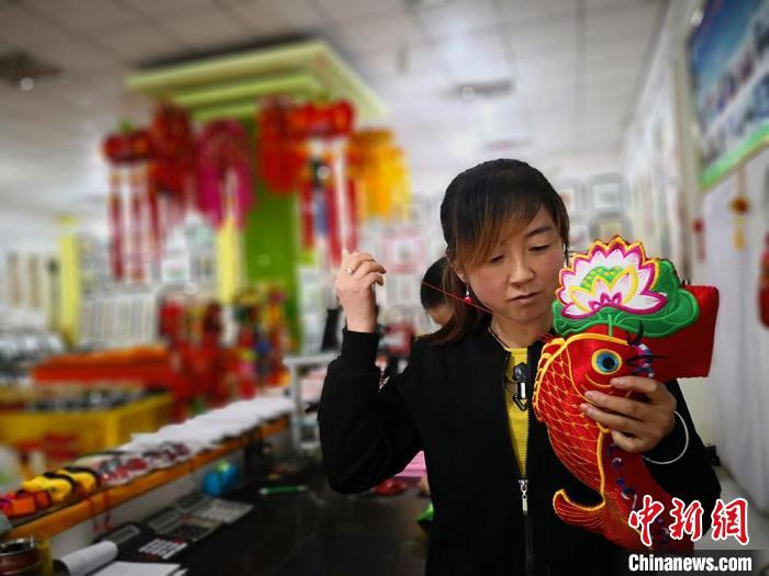 圖為“非遺”產(chǎn)品展示。(資料圖) 魏建軍 攝