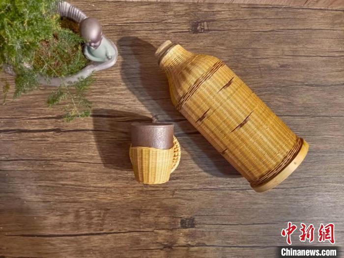 圖為竹編暖壺套。(資料圖) 甘肅省非遺保護中心供圖
