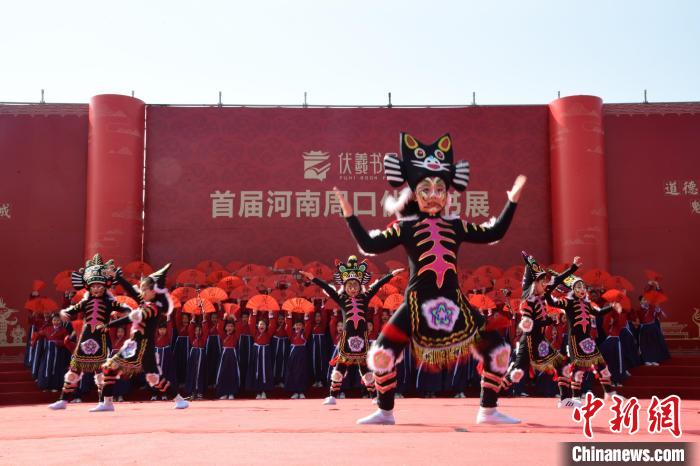 圖為首屆周口伏羲書展開(kāi)幕式表演?！×赫赵?攝