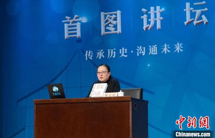 敦煌研究院文化弘揚(yáng)部講解科科長韓文君?！『衔乃嚦霭嫔绻﹫D