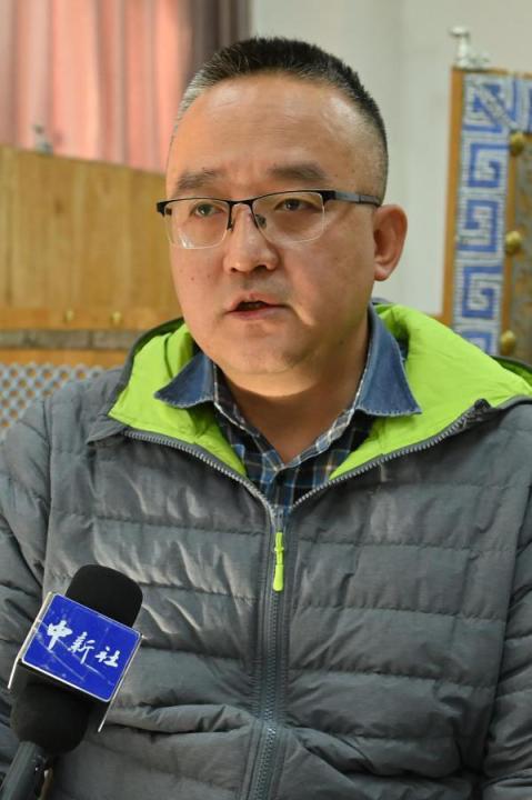 謝焱，甘肅省文物考古研究所副研究館員、考古研究二部主任、田野考古項目負(fù)責(zé)人。主持參與了張家川馬家塬戰(zhàn)國西戎墓地、臨潭磨溝齊家文化墓地等20多項考古調(diào)查、發(fā)掘工作，曾獲得中國國家文物局田野考古二、三等獎，“十二五”文物保護(hù)科學(xué)和技術(shù)創(chuàng)新二等獎等榮譽(yù)。