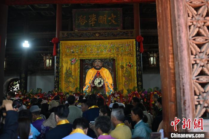 6月21日，2024(甲辰)年公祭中華人文始祖伏羲大典在甘肅天水舉行，來自海峽兩岸及港澳地區(qū)約500人現(xiàn)場共祭中華人文始祖伏羲。中新社記者 李亞龍 攝