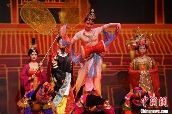 2023年第六屆敦煌文博會(huì)期間，系列演藝上演。(資料圖)李亞龍 攝