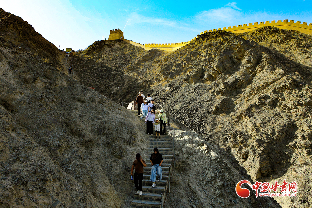 登高望遠領(lǐng)略長城魅力